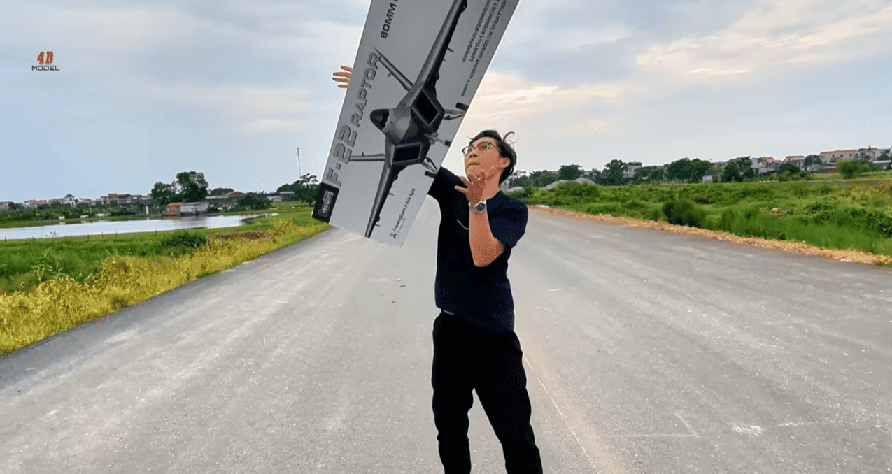 Unbox Và Bay Thử Máy Bay F-22 Raptor 80mm EDF – Chiến Binh Bầu Trời Tại 4D Model