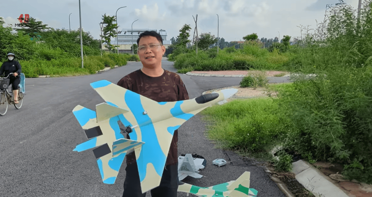 Máy Bay Su-30 Trang Bị GPS Thông Minh – Tự Cất Cánh, Tự Hạ Cánh Và Tự Quay Về Khi Mất Sóng